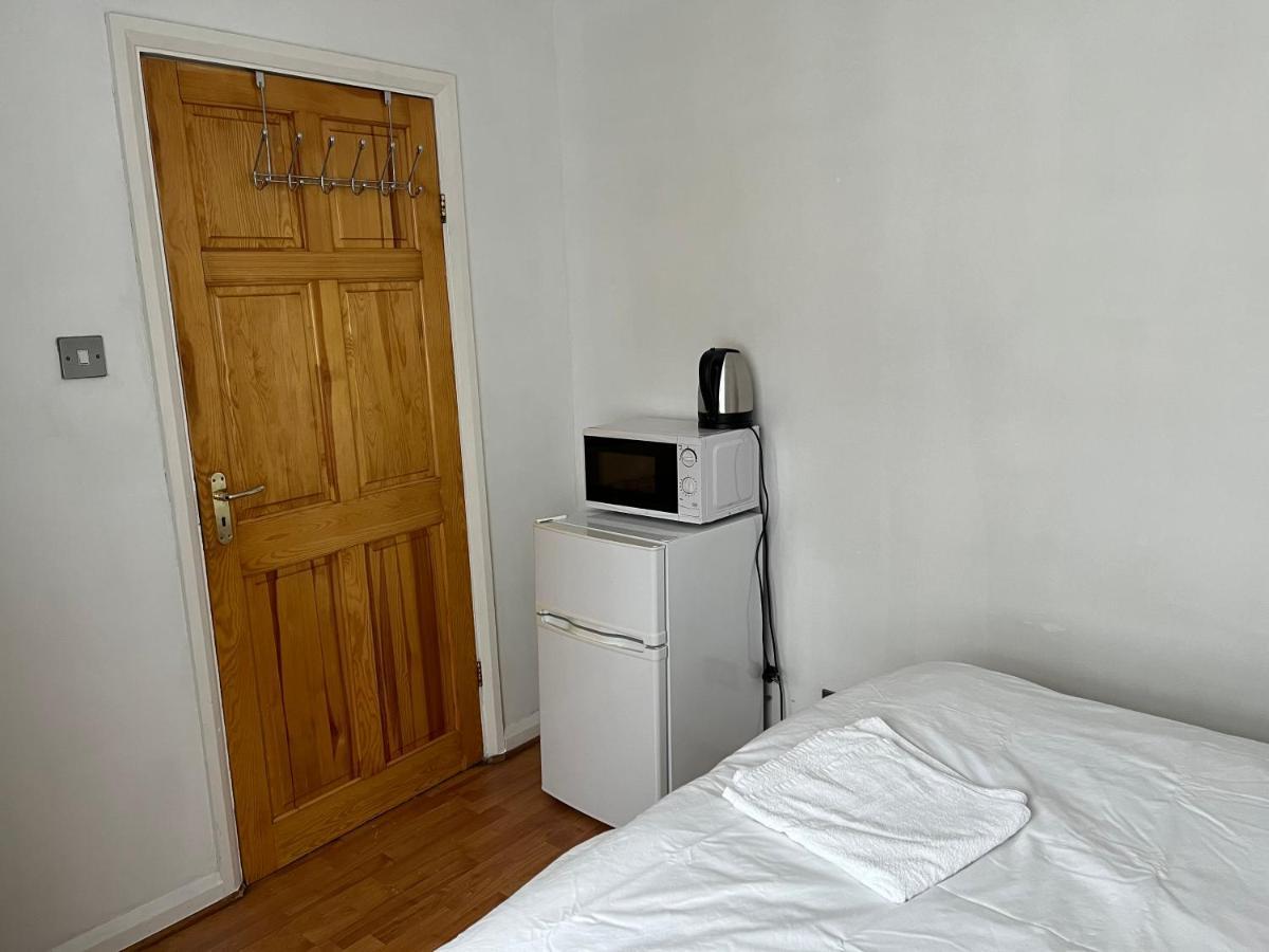 Large Double Bedroom With Free On Site Parking كنغستون أبون تامْسْ المظهر الخارجي الصورة